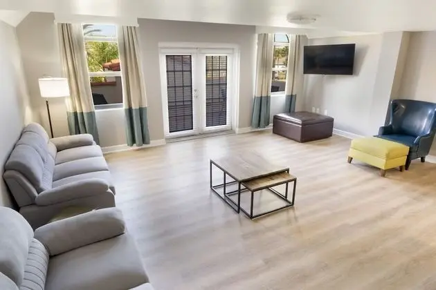 Süit, 1 En Büyük (King) Boy Yatak, Sigara İçilmez, Balkon