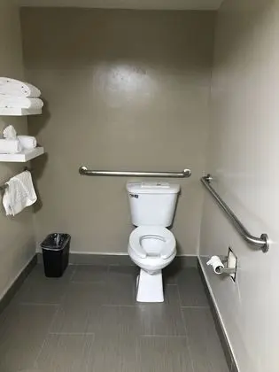 Standard Oda, 1 Büyük (Queen) Boy Yatak, Engellilere Uygun, Sigara İçilmez (Walk-in Shower)