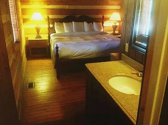 Büyük Yataklı Tek Kişilik Oda