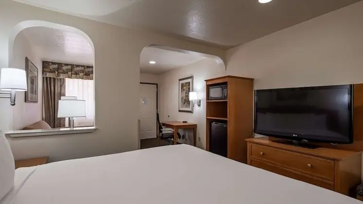 Süit, 1 En Büyük (King) Boy Yatak, Sigara İçilmez, Buzdolabı ve Mikrodalga