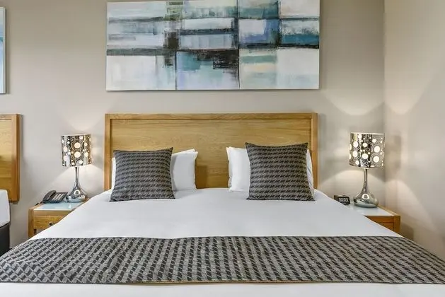 Deluxe Room, King Twin