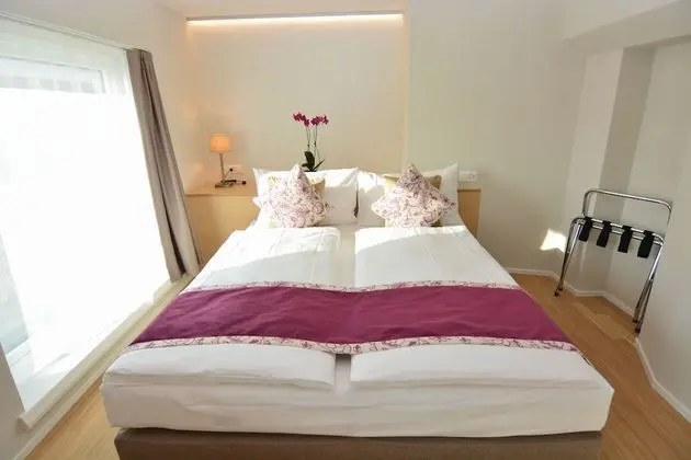 Junior Süit, 1 En Büyük (King) Boy Yatak, Küvet