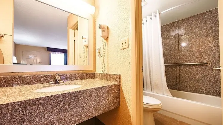 Standard Oda, 2 Büyük (Queen) Boy Yatak, Sigara İçilmez, Buzdolabı ve Mikrodalga (Shower Only)
