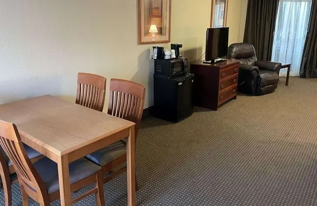 Süit, 1 En Büyük (King) Boy Yatak, Engellilere Uygun, Sigara İçilmez