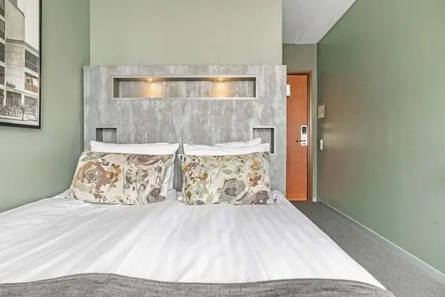 Standard Oda, 1 Büyük (Queen) Boy Yatak, Sigara İçilmez (Small double room)