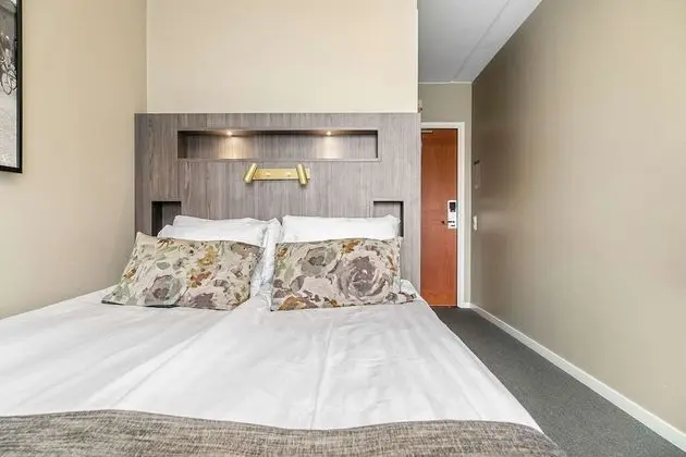 Standard Oda, 1 Büyük (Queen) Boy Yatak, Sigara İçilmez (Small double room)