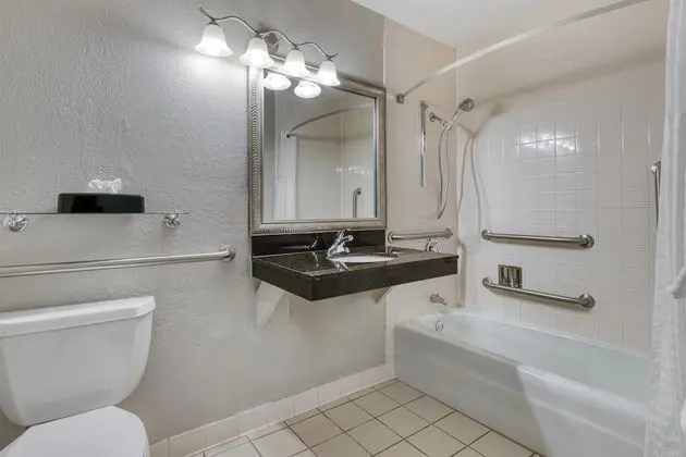 Engellilere uygun banyo