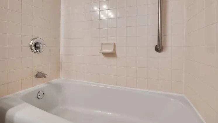 Standard Oda, 1 En Büyük (King) Boy Yatak, Sigara İçilmez, Buzdolabı ve Mikrodalga (Larger Room)