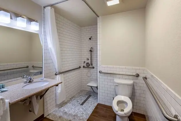 Standard Oda, 2 Büyük (Queen) Boy Yatak, Engellilere Uygun, Sigara İçilmez