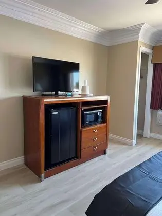 Standard Oda, 1 En Büyük (King) Boy Yatak, Buzdolabı, Kısmi Deniz Manzarası
