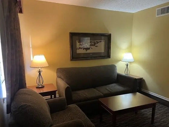 Süit, 2 Büyük (Queen) Boy Yatak, Engellilere Uygun, Sigara İçilmez (Roll-In Shower)