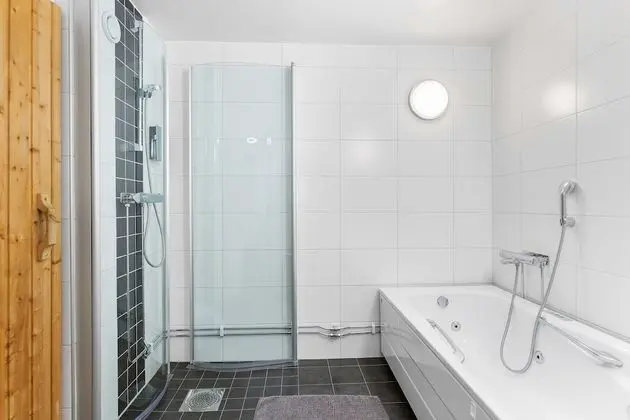 Süit, Birden Çok Yatak, Sigara İçilmez, Sıcak Su Küveti