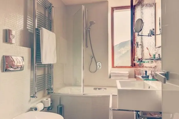 Tek Büyük veya İki Ayrı Yataklı Oda, Balkon, Dağ Manzaralı