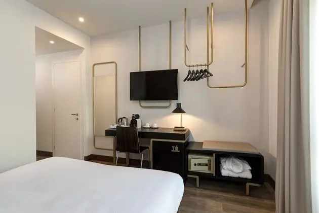 Superior Oda, 1 Büyük (Queen) Boy Yatak (Converts to 2 Twin Beds)