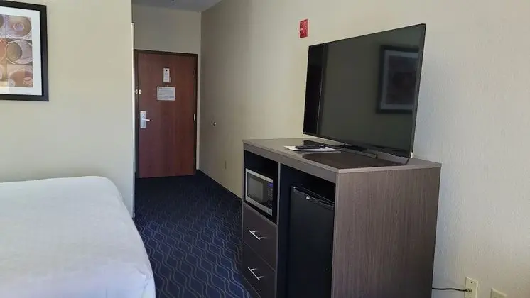 Standard Oda, 1 En Büyük (King) Boy Yatak, Engellilere Uygun, Buzdolabı