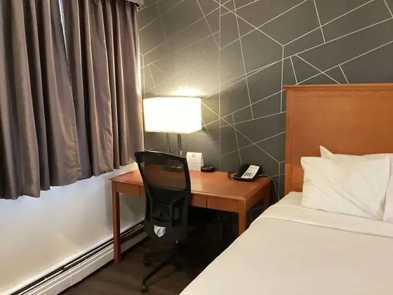 Standard Oda, 2 Büyük (Queen) Boy Yatak, Sigara İçilmez, Ek Bina (1st Floor;Pet Friendly)