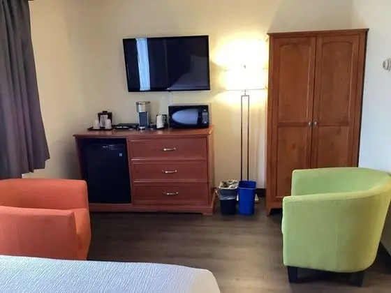Standard Oda, 2 Büyük (Queen) Boy Yatak, Sigara İçilmez, Ek Bina (1st Floor;Pet Friendly)