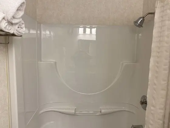 Standard Oda, 2 Büyük (Queen) Boy Yatak, Sigara İçilmez, Ek Bina (1st Floor;Pet Friendly)