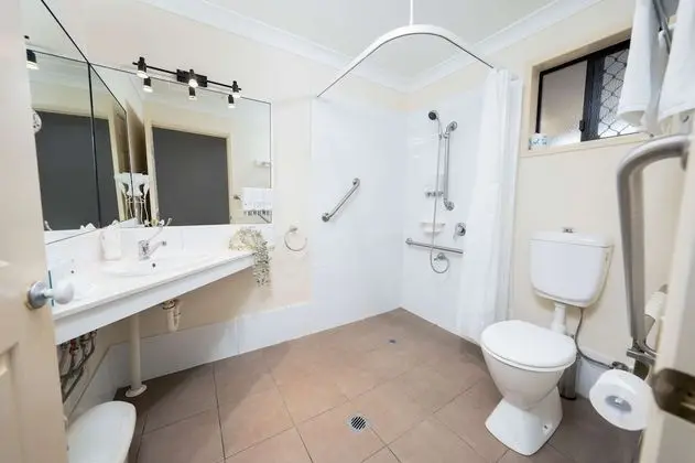 Engellilere uygun banyo