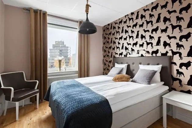 Business Oda, 1 Büyük (Queen) Boy Yatak, Sigara İçilmez