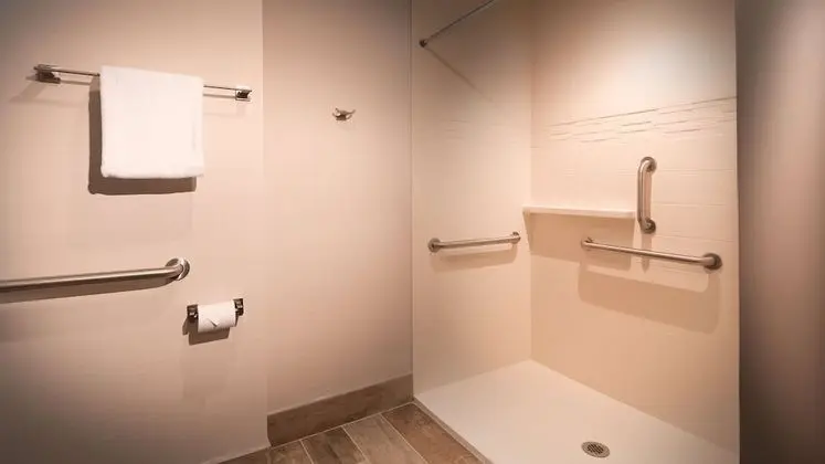 Standard Oda, 1 En Büyük (King) Boy Yatak, Engellilere Uygun, Balkon