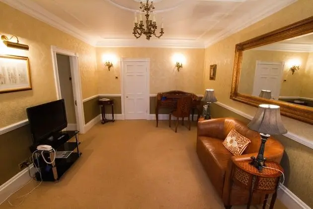 Süit, 1 En Büyük (King) Boy Yatak, Sigara İçilmez (Walk-in Shower;Four Poster Bed)