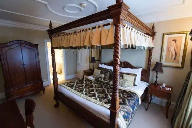 Süit, 1 En Büyük (King) Boy Yatak, Sigara İçilmez (Walk-in Shower;Four Poster Bed)
