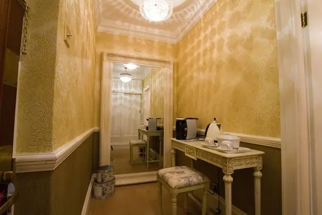 Süit, 1 En Büyük (King) Boy Yatak, Sigara İçilmez (Walk-in Shower;Four Poster Bed)
