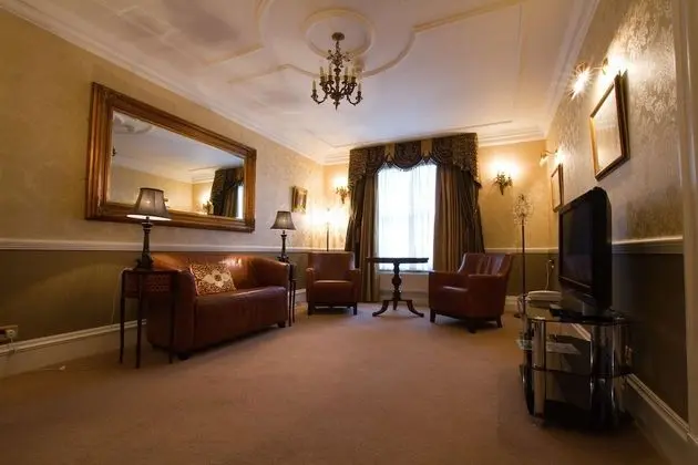Süit, 1 En Büyük (King) Boy Yatak, Sigara İçilmez (Walk-in Shower;Four Poster Bed)