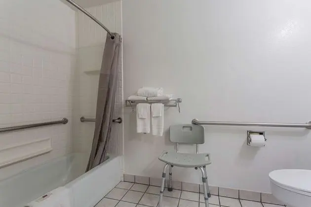 Engellilere uygun banyo