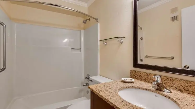 Standard Oda, 1 Büyük (Queen) Boy Yatak, Sigara İçilmez, Buzdolabı ve Mikrodalga (Pet Friendly)