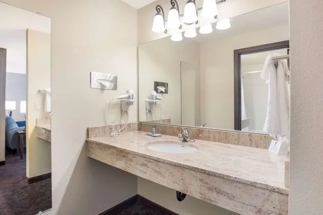 Süit, 1 En Büyük (King) Boy Yatak, Sigara İçilmez, Sıcak Su Küveti