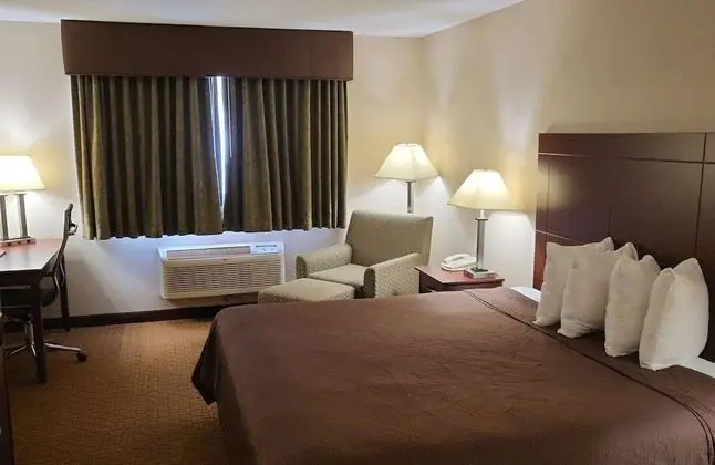 Standard Oda, 2 Büyük (Queen) Boy Yatak, Engellilere Uygun, Küvet (Refrigerator & Microwave)