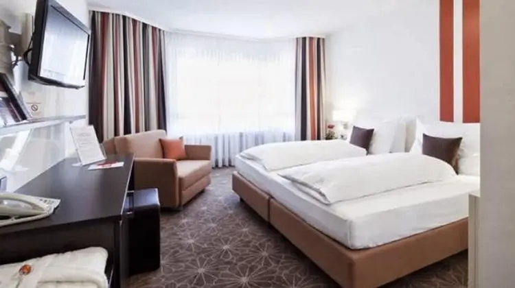 Business Tek Büyük Yataklı Oda