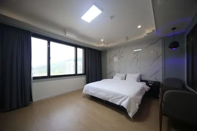 Royal Tek Büyük Yataklı Oda