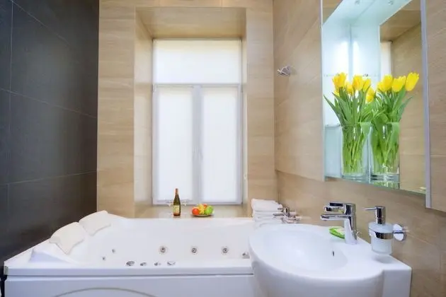 Luxury Stüdyo (Studio with Spa Mikhailovskiy Lane 9B)
