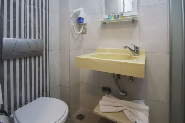 Standard Tek Büyük veya İki Ayrı Yataklı Oda