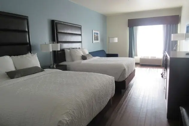 Standard Oda, 2 Büyük (Queen) Boy Yatak, Sigara İçilmez, Buzdolabı ve Mikrodalga (Pet Friendly)