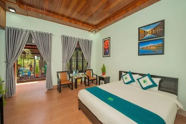 Bungalow with Garden View