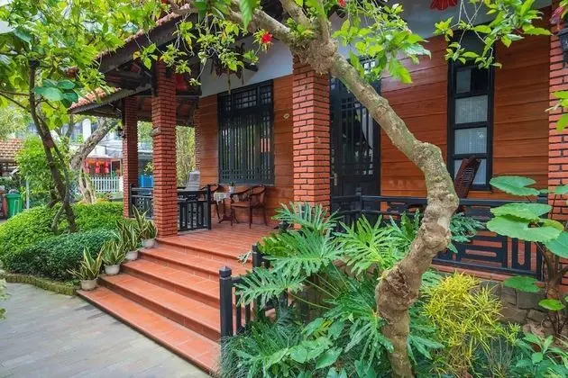 Bungalow with Garden View