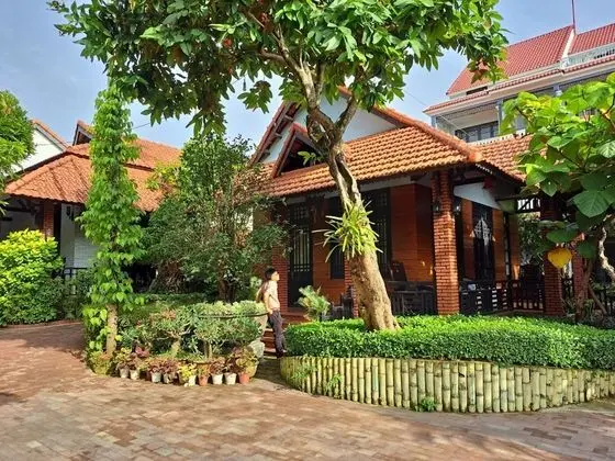 Bungalow with Garden View