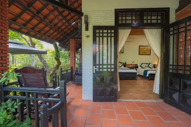 Bungalow with Garden View
