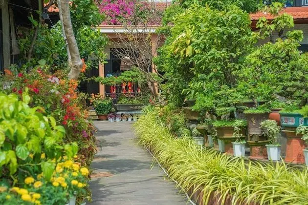Bungalow with Garden View