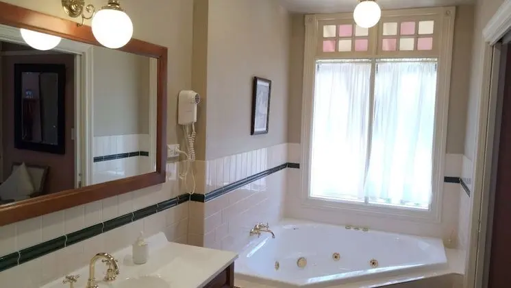 Comfort Oda, 1 Büyük (Queen) Boy Yatak, Özel Banyo, Zemin Kat (The Sorensen)