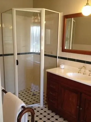 Comfort Oda, 1 Büyük (Queen) Boy Yatak, Özel Banyo, Zemin Kat (The Sorensen)