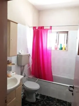 Economy Üç Kişilik Oda, Ortak Banyo
