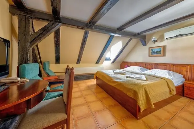 Tek Büyük Yataklı Oda (Attic)
