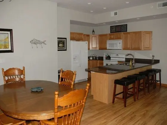Daire, Birden Çok Yatak (Downtown Condo with LAKE & BAY VIEW)