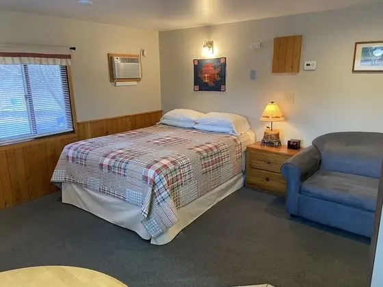 Kulübe, 1 Büyük (Queen) Boy Yatak, Şömine, Nehir Manzaralı (Cabin 5)