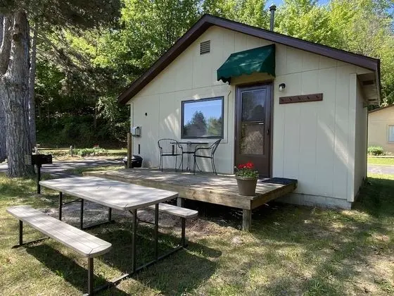 Kulübe, 1 Büyük (Queen) Boy Yatak, Şömine, Nehir Manzaralı (Cabin 5)